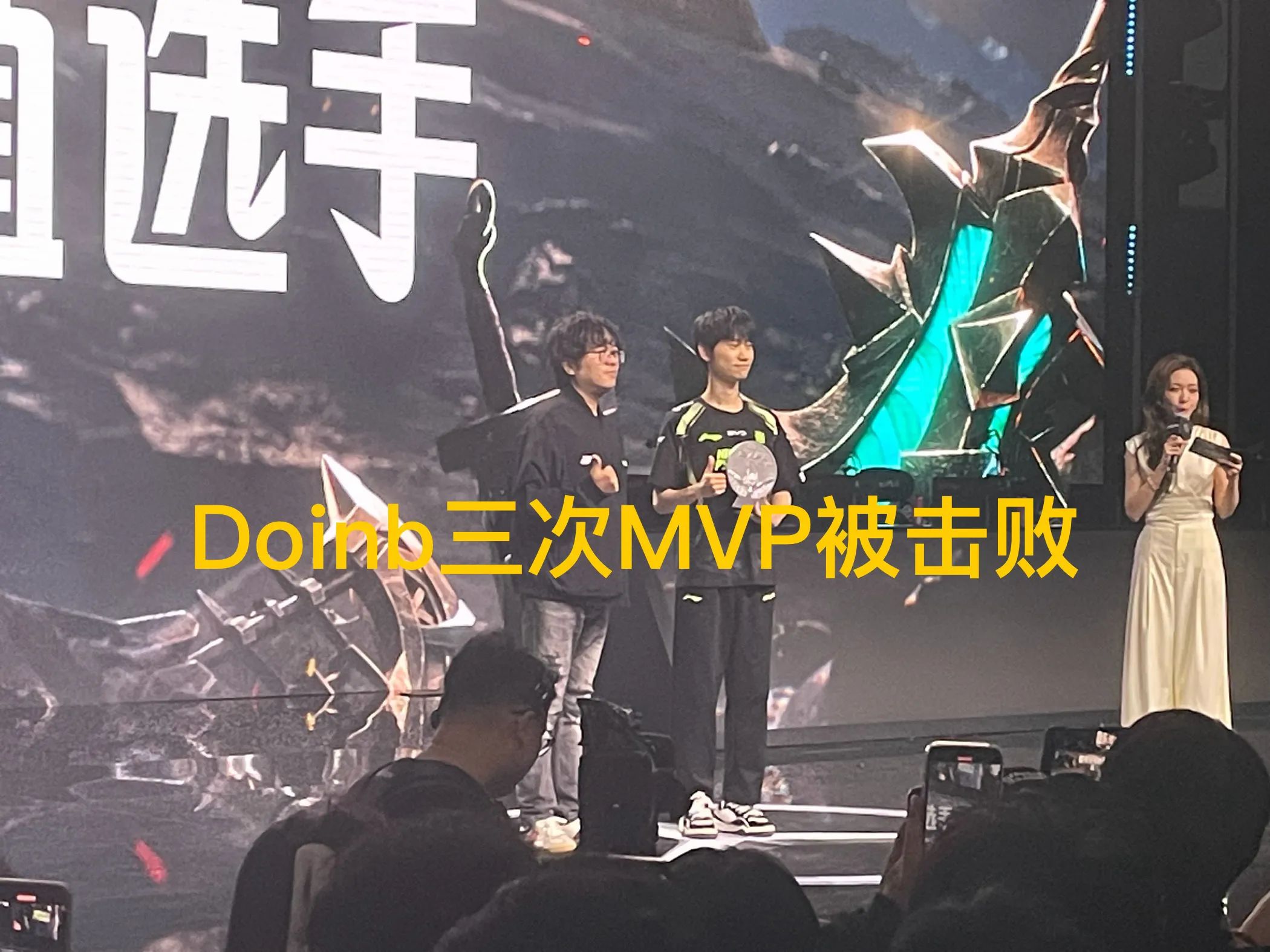 九游电脑版-Rookie意外战胜日本队，战术调整引爆全场！比赛高潮迭起(rookie直播间)